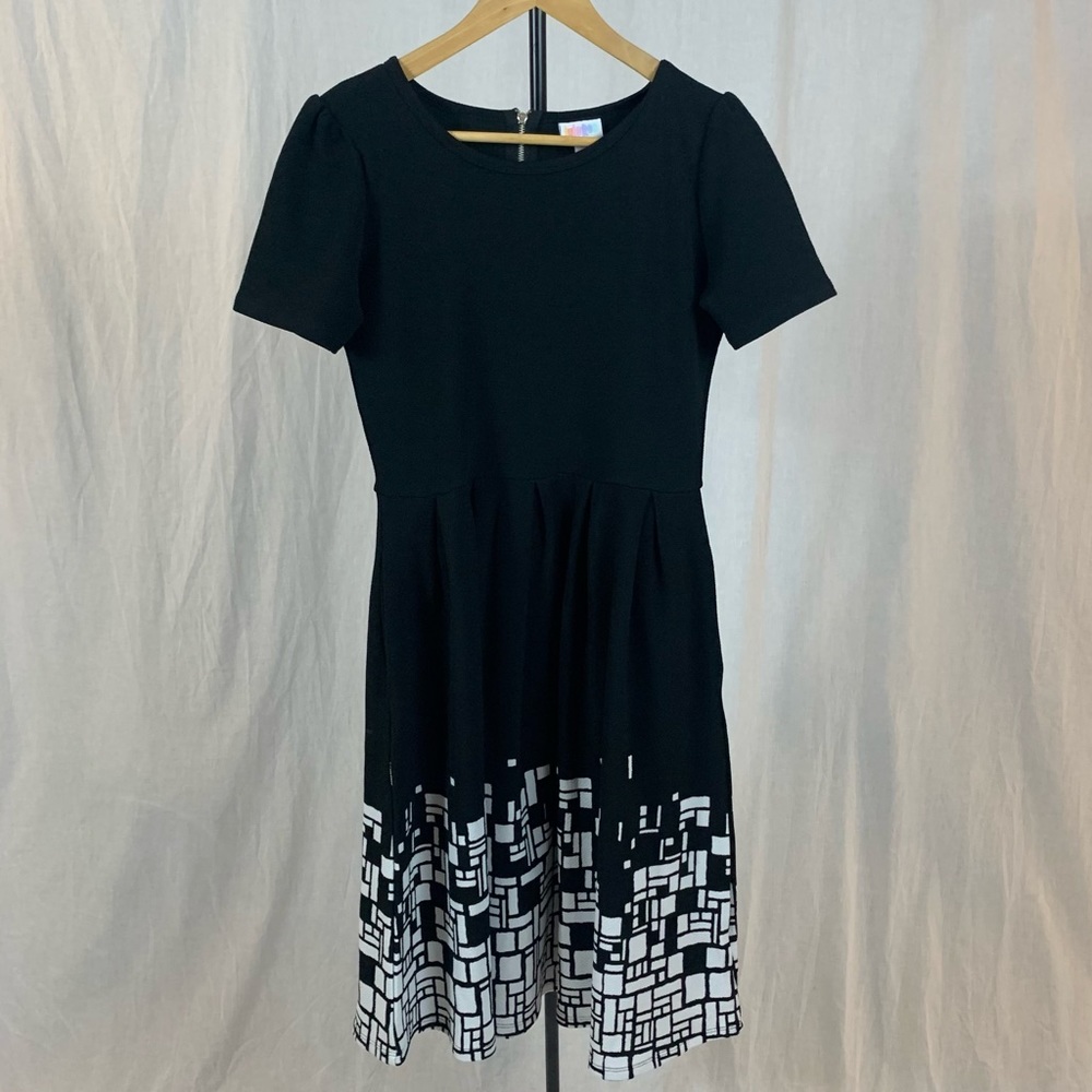 Black & white dress w pockets